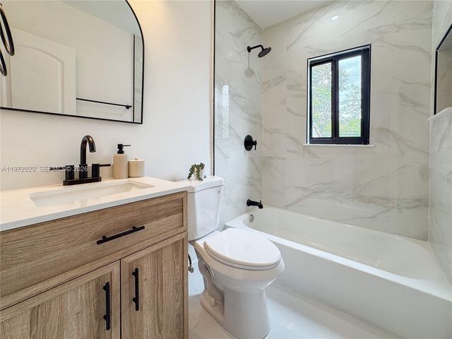 1035 NW 64th St, Miami, FL 33150