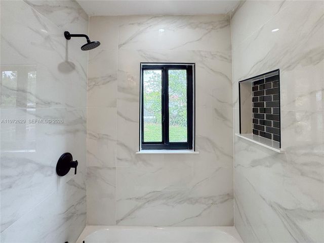 1035 NW 64th St, Miami, FL 33150