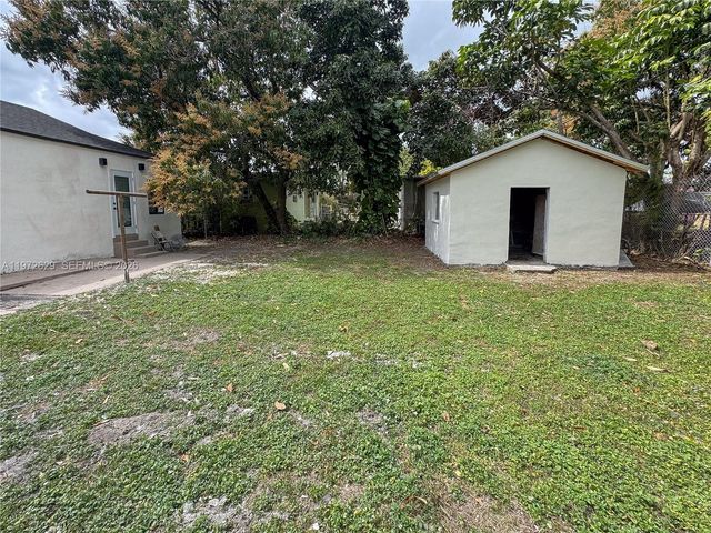 1035 NW 64th St, Miami, FL 33150