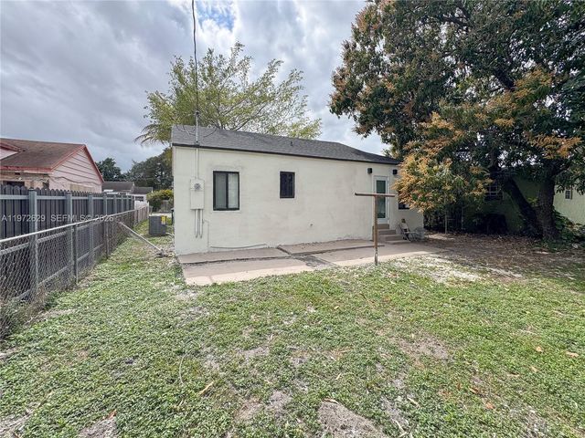 1035 NW 64th St, Miami, FL 33150