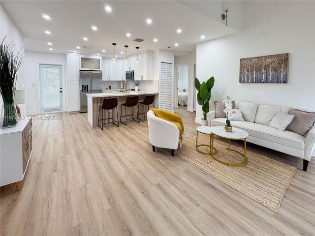 1035 NW 64th St, Miami, FL 33150