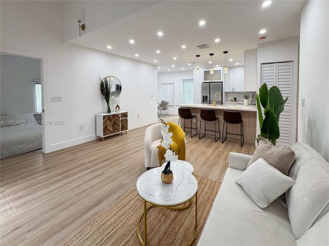 1035 NW 64th St, Miami, FL 33150