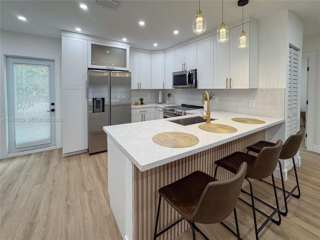 1035 NW 64th St, Miami, FL 33150