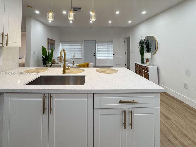 1035 NW 64th St, Miami, FL 33150