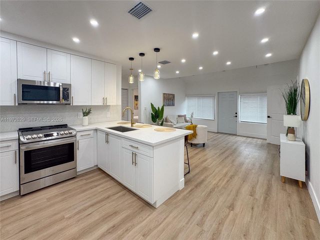 1035 NW 64th St, Miami, FL 33150