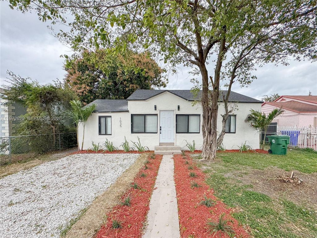 1035 NW 64th St, Miami, FL 33150