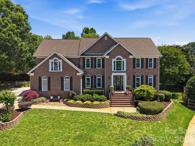 8901 Whipps Cross Court, Waxhaw, NC 28173