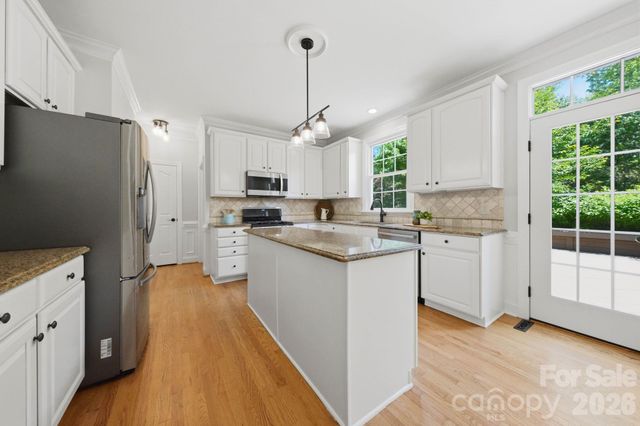 8901 Whipps Cross Court, Waxhaw, NC 28173