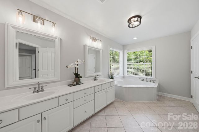 8901 Whipps Cross Court, Waxhaw, NC 28173