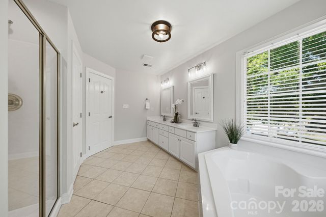 8901 Whipps Cross Court, Waxhaw, NC 28173