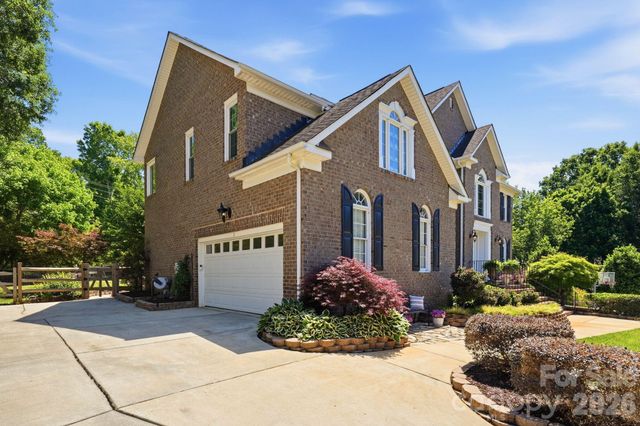 8901 Whipps Cross Court, Waxhaw, NC 28173