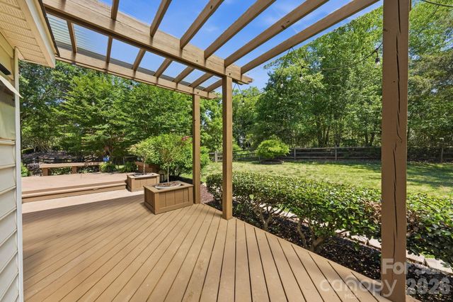 8901 Whipps Cross Court, Waxhaw, NC 28173