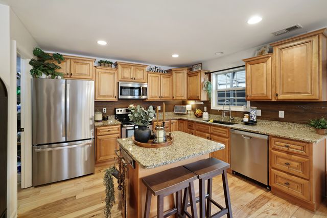 505 Cardinal Cir, Westmoreland, TN 37186