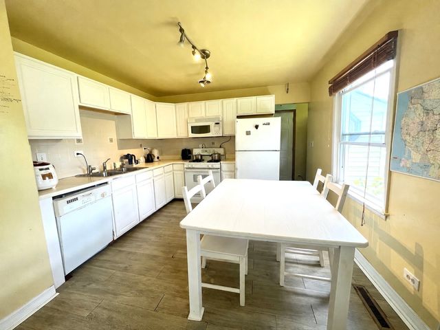 329 Cherry Court, Glenview, IL 60025