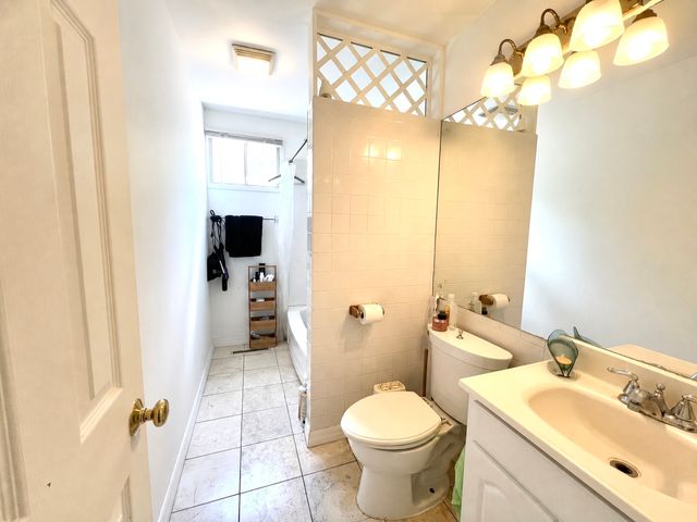 329 Cherry Court, Glenview, IL 60025