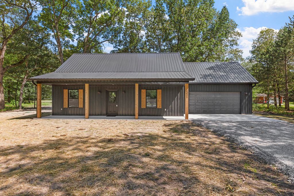 4021 E Porter Street, Demotte, IN 46310
