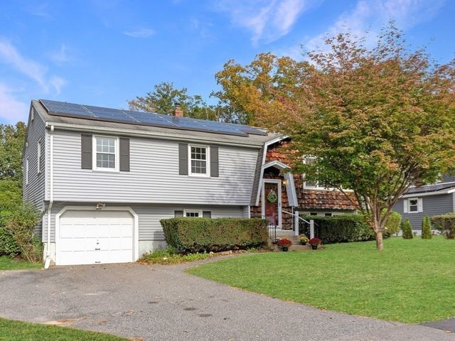 3 Woodridge Rd, Milford, MA 01757