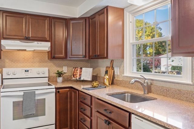 3 Woodridge Rd, Milford, MA 01757