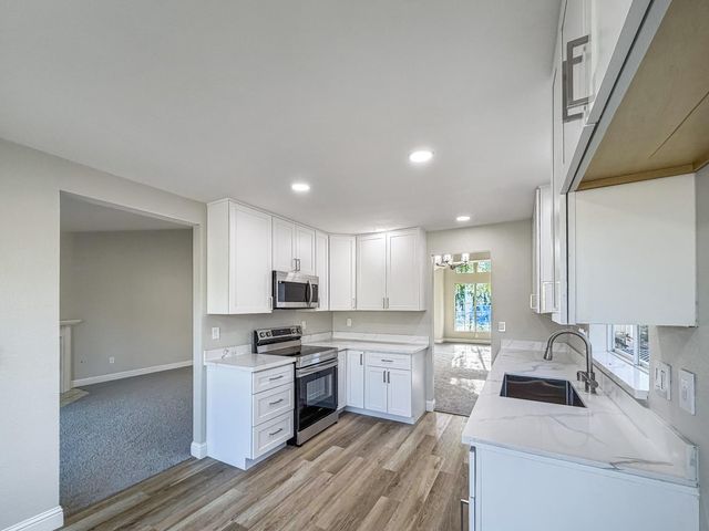 4141 Summerfield Dr, Turlock, CA 95382