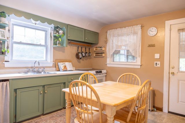 31 Archer St, Bellingham, MA 02019