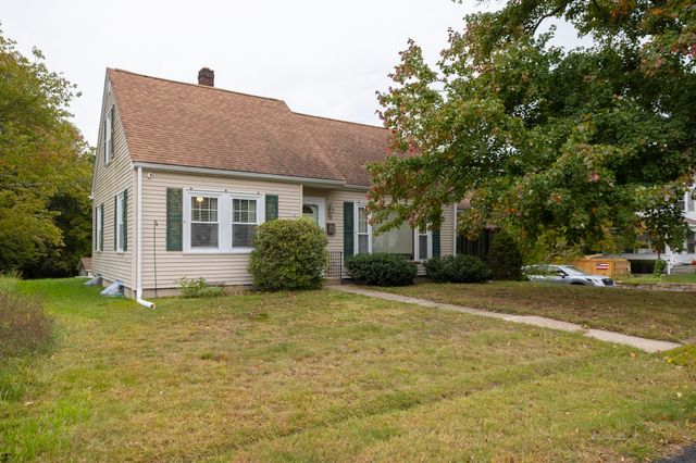 31 Archer St, Bellingham, MA 02019