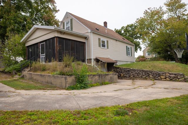 31 Archer St, Bellingham, MA 02019