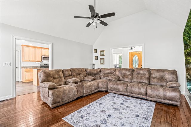 1036 Circle Dr, Jamestown, TN 38556