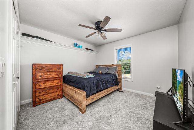 1036 Circle Dr, Jamestown, TN 38556