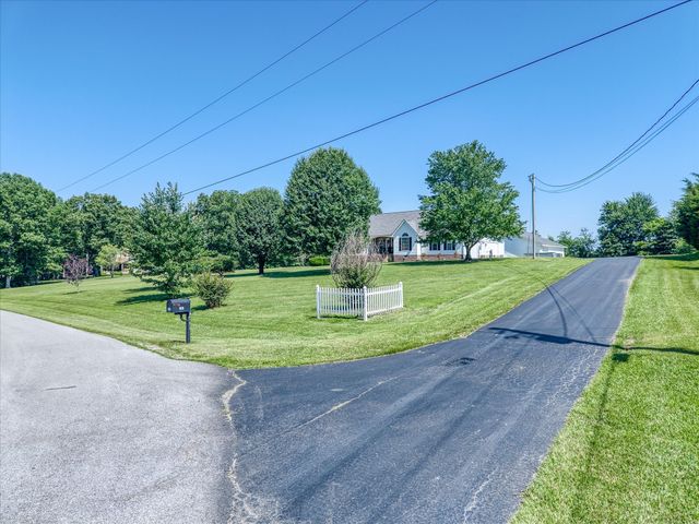 1036 Circle Dr, Jamestown, TN 38556