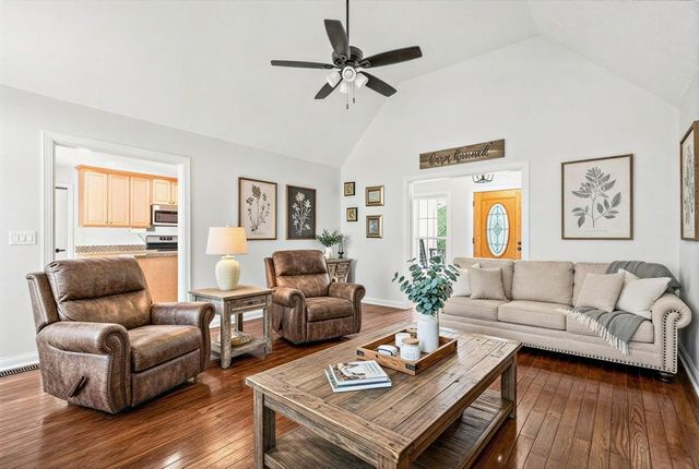 1036 Circle Dr, Jamestown, TN 38556