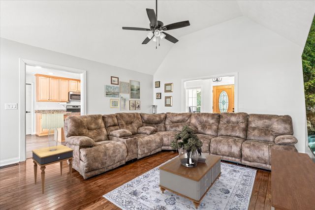 1036 Circle Dr, Jamestown, TN 38556