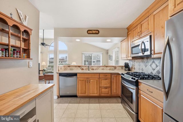 1038 ESTATES BLVD, Hamilton, NJ 08690