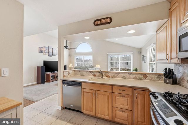 1038 ESTATES BLVD, Hamilton, NJ 08690