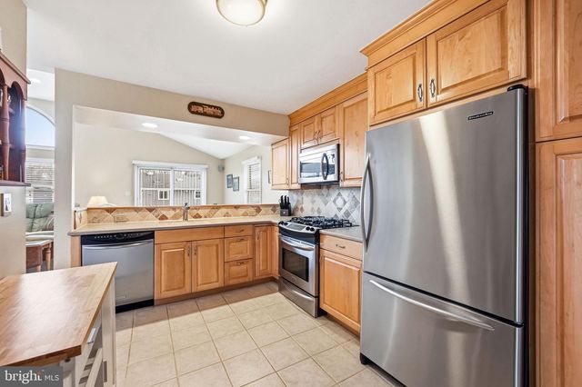 1038 ESTATES BLVD, Hamilton, NJ 08690