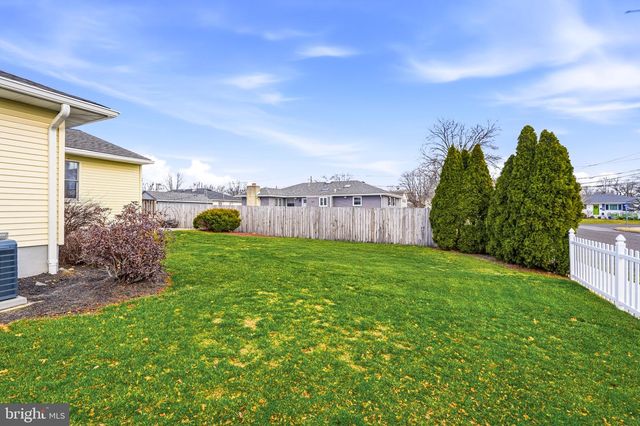 1038 ESTATES BLVD, Hamilton, NJ 08690