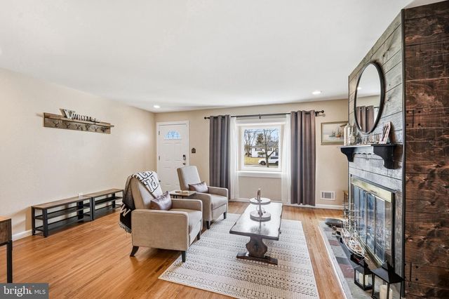 1038 ESTATES BLVD, Hamilton, NJ 08690