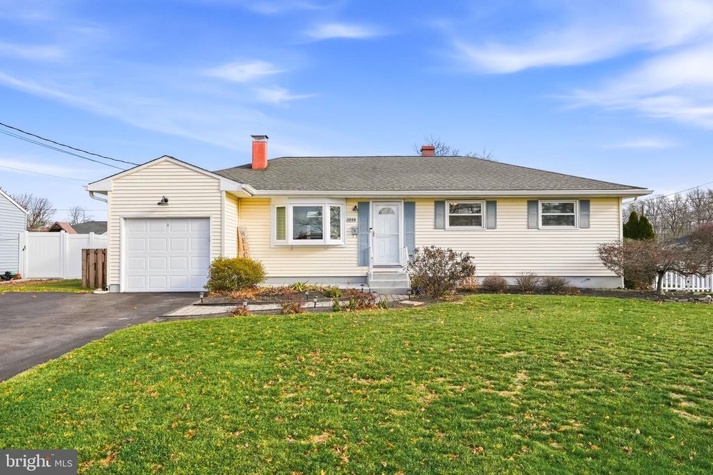 1038 ESTATES BLVD, Hamilton, NJ 08690