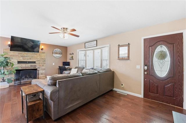 7502 N Wayne Avenue, Gladstone, MO 64118