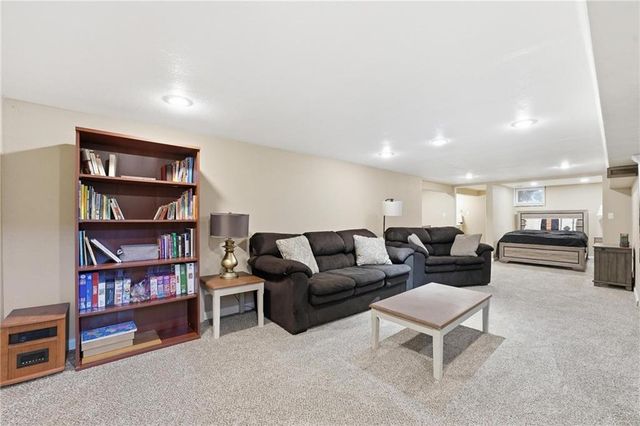 7502 N Wayne Avenue, Gladstone, MO 64118