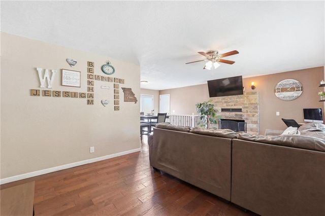 7502 N Wayne Avenue, Gladstone, MO 64118