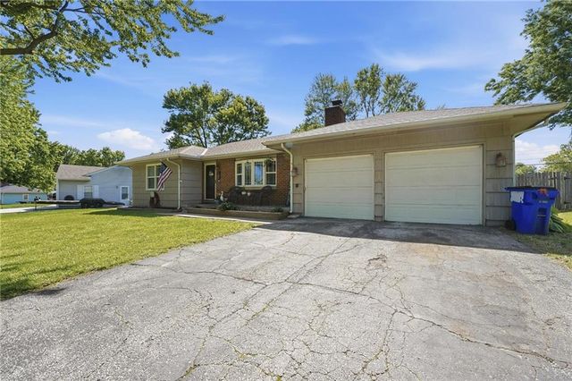 7502 N Wayne Avenue, Gladstone, MO 64118