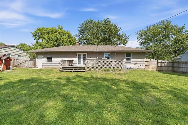 7502 N Wayne Avenue, Gladstone, MO 64118