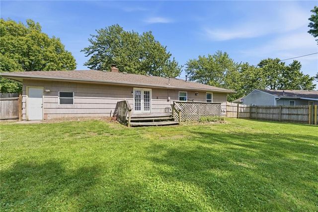 7502 N Wayne Avenue, Gladstone, MO 64118