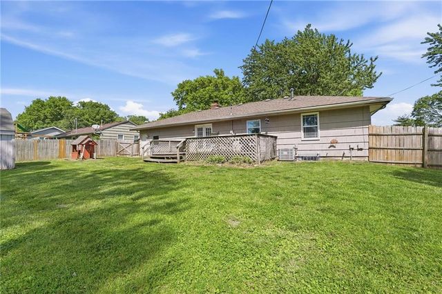 7502 N Wayne Avenue, Gladstone, MO 64118