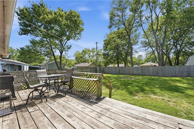 7502 N Wayne Avenue, Gladstone, MO 64118