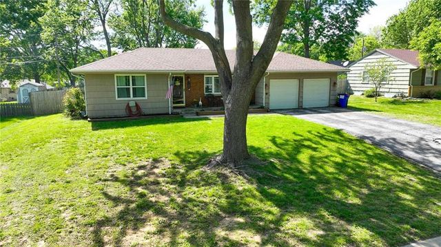 7502 N Wayne Avenue, Gladstone, MO 64118