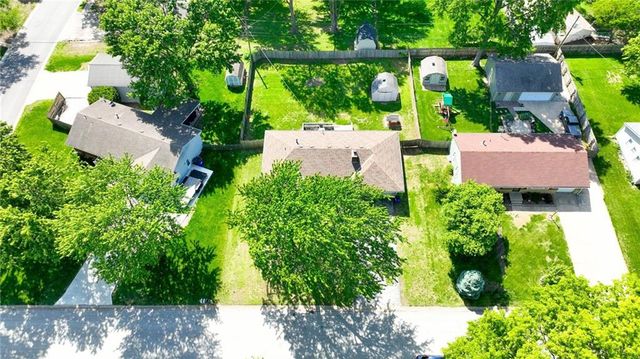 7502 N Wayne Avenue, Gladstone, MO 64118