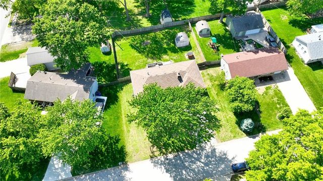 7502 N Wayne Avenue, Gladstone, MO 64118