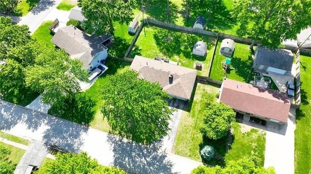 7502 N Wayne Avenue, Gladstone, MO 64118