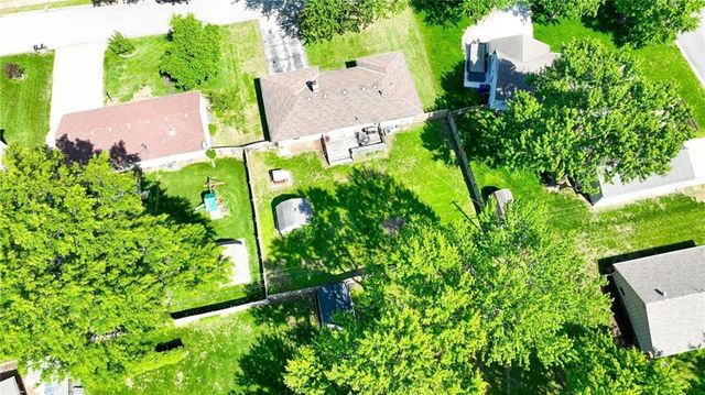 7502 N Wayne Avenue, Gladstone, MO 64118